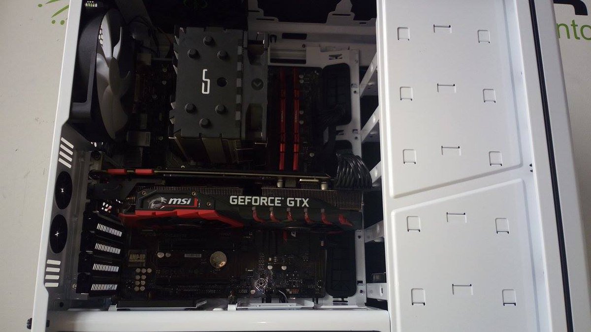 AussarOnline's tweet photo. Nuevo #montaje camino para nuestro cliente #PCamedida #pcgaming https://t.co/SAQnFjNU4x
