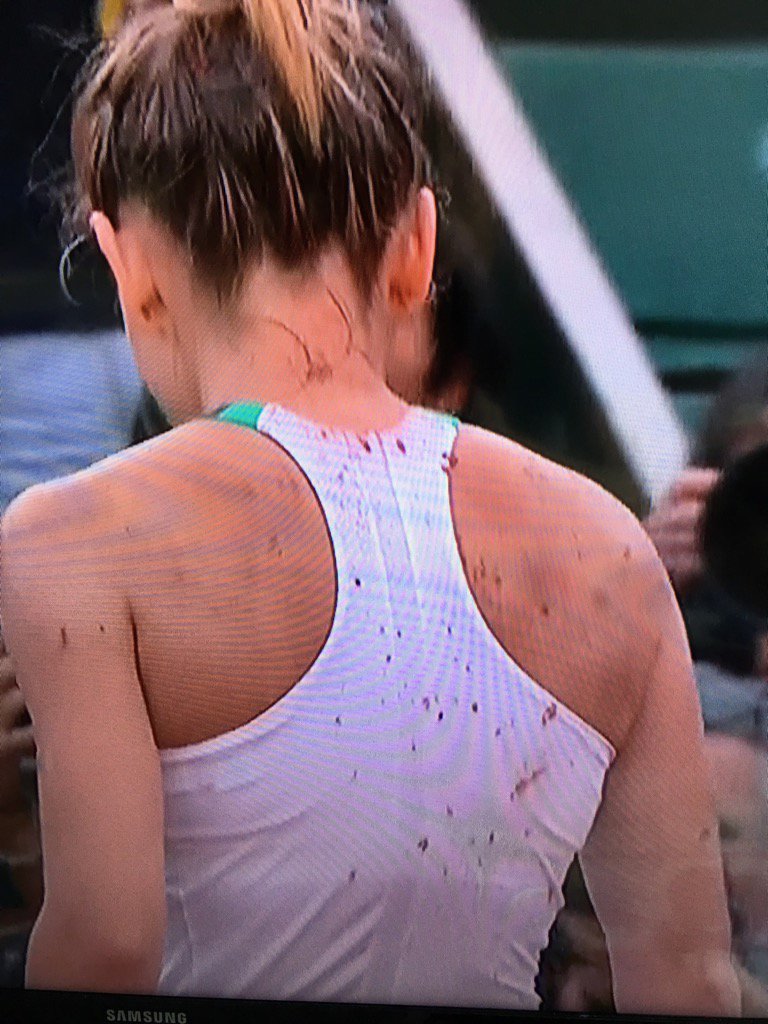 rennaestubbs's tweet photo. Literally the sign of some serious speed around the court! She needs a wheel cover! 😆🏃🏼‍♀️🚴🚴 @Simona_Halep #SPEEDSTER https://t.co/7Je02bpBW1