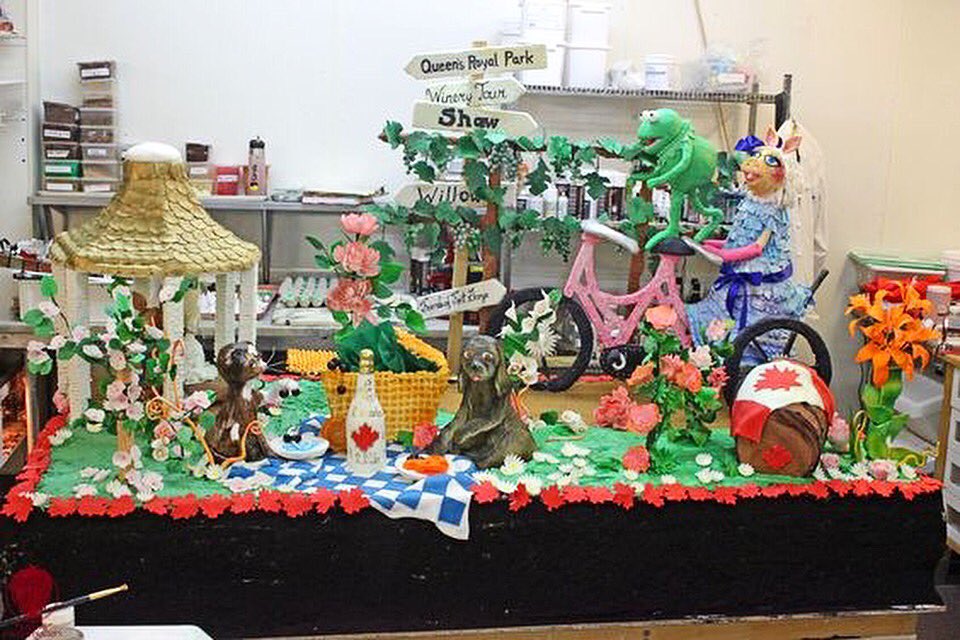 Willow_Cakes's tweet photo. #tbt to last year's Canada Day cake! Who can guess what this year's theme will be for Canada's 150th?!  🇨🇦 https://t.co/3qOMhoZsgy