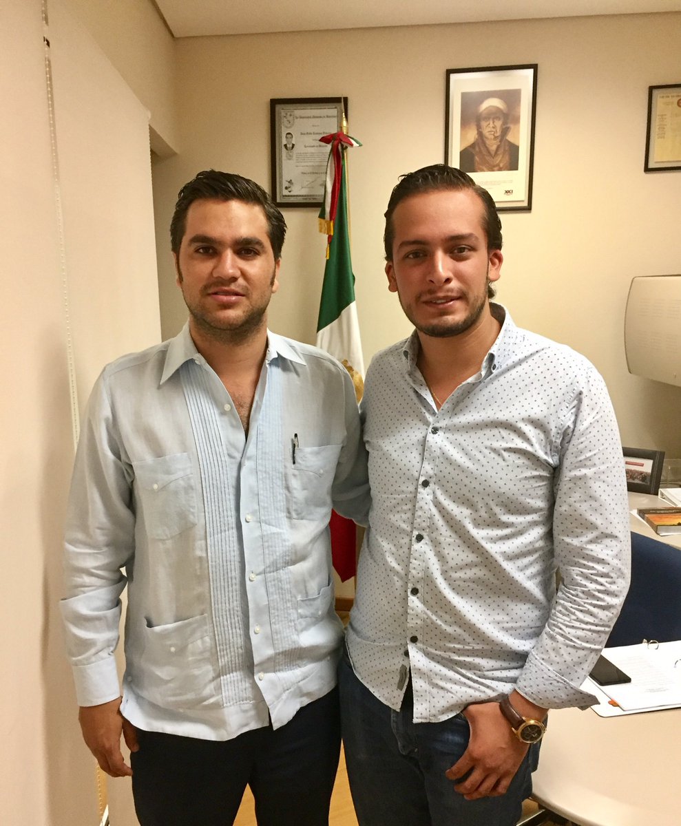 OAltamiranoQro's tweet photo. Siempre un gusto saludarte @JP_CarPal cosas buenas para #Querétaro https://t.co/HaQDCZV3mv