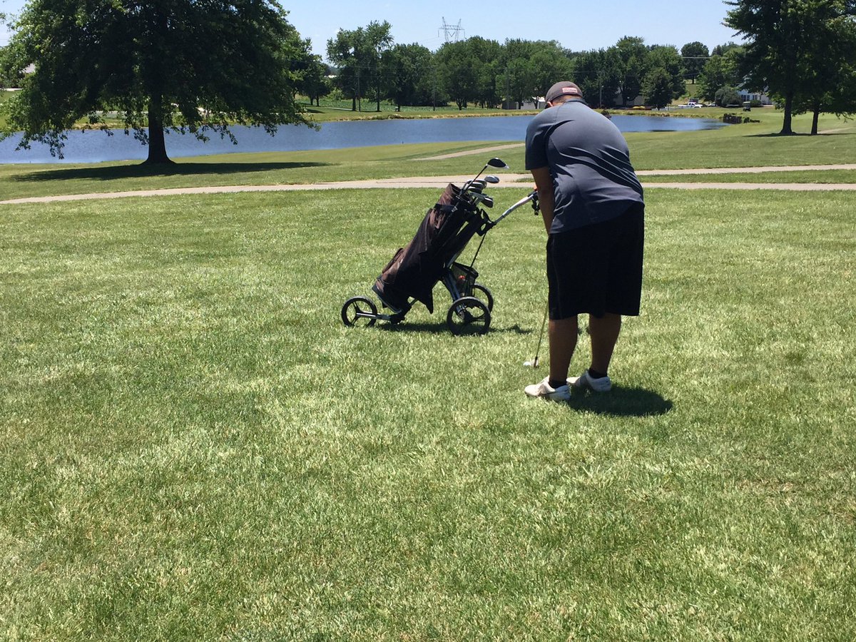 RickSemmler's tweet photo. South Vermillion's Jared Moore competing at boys golf regional https://t.co/fYOryTlOtq