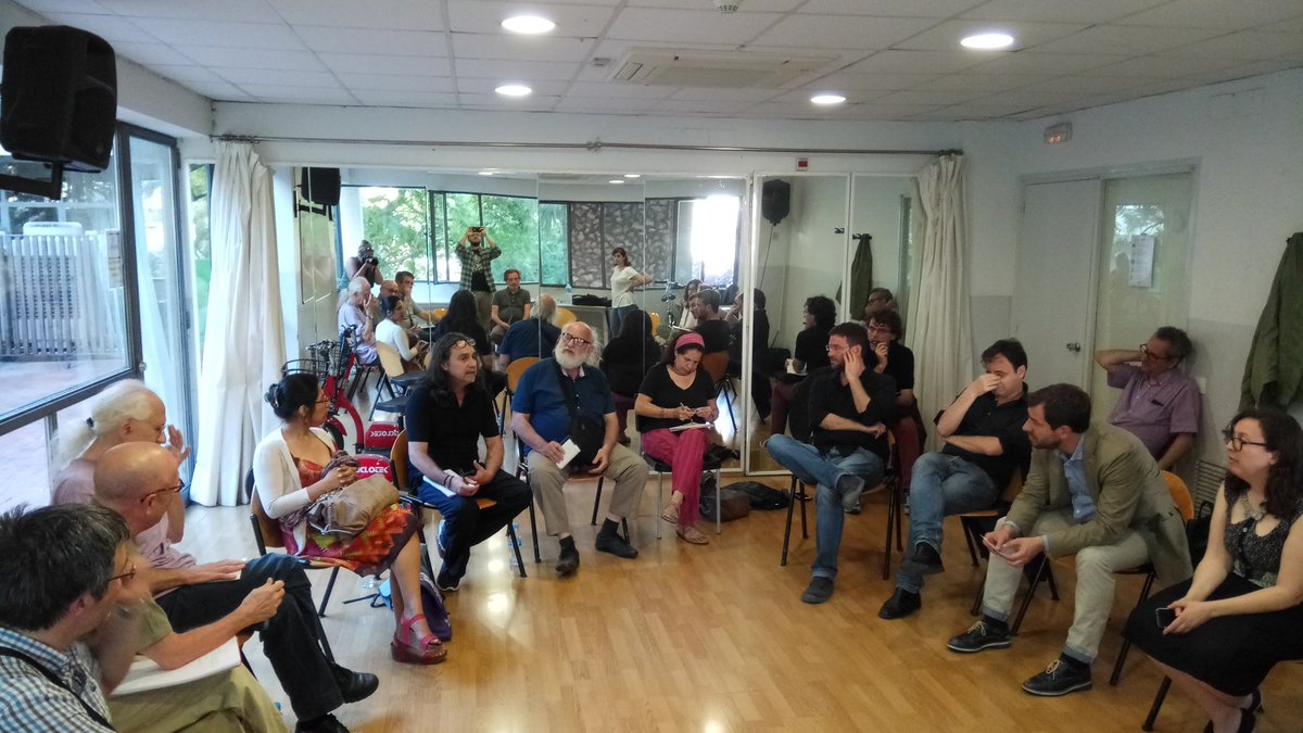 Andreueste's tweet photo. Tarda de #DebatsPodem acompanyant a les companyes de @PodemCiutatVell amb @AlbanoDante76 @Jaumeasens @toni_comin i @noe_bail https://t.co/1h8J3KMw5Q