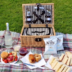 OutdoorFilm's tweet photo. #LowestoftHour got your @OutdoorFilm tix for @BlicklingNT but can't be bothered putting together a picnic? Let @HackwoodFarm do it for you! https://t.co/za0Wqmzfdp