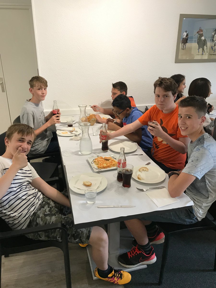 hhsmfl's tweet photo. Enjoying our evening meal! #HHSinFrance https://t.co/qjO101f7aP