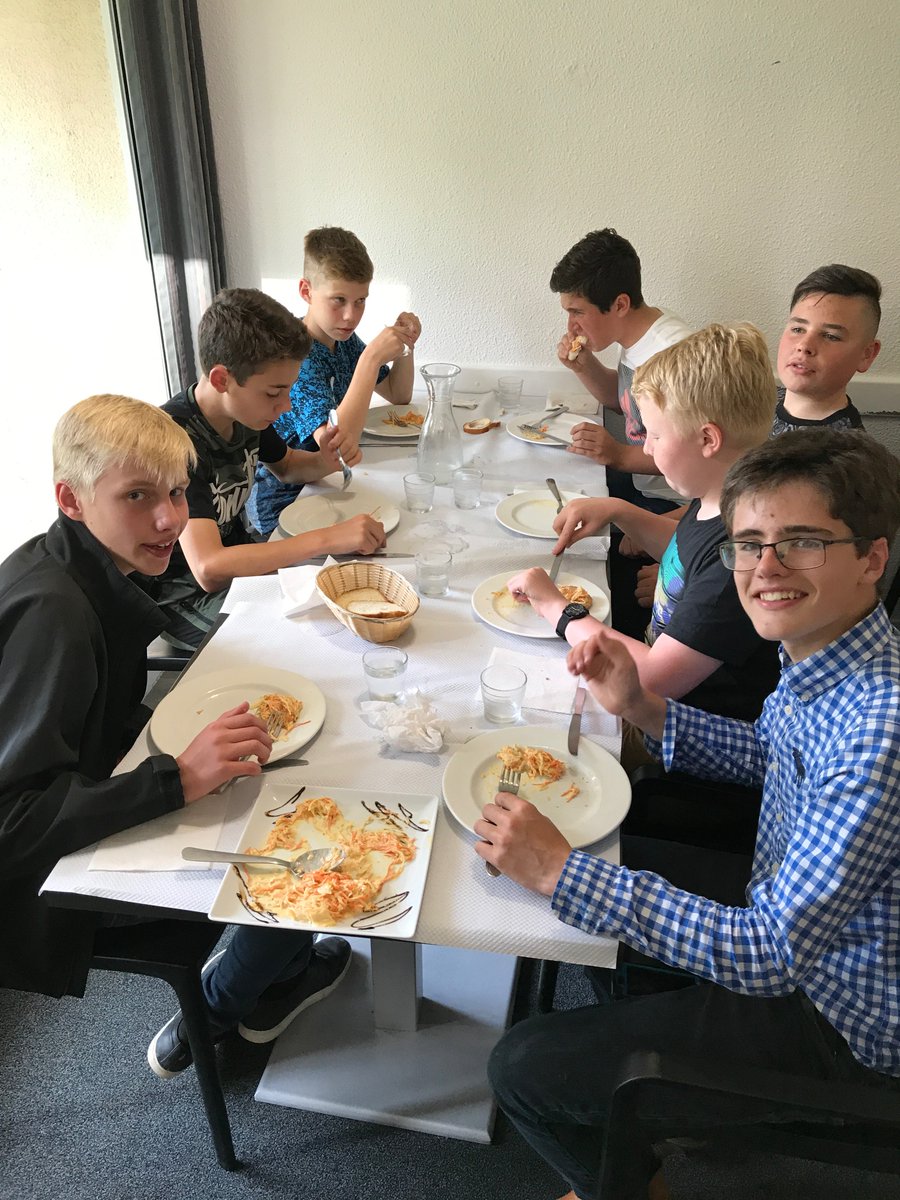 hhsmfl's tweet photo. Enjoying our evening meal! #HHSinFrance https://t.co/qjO101f7aP