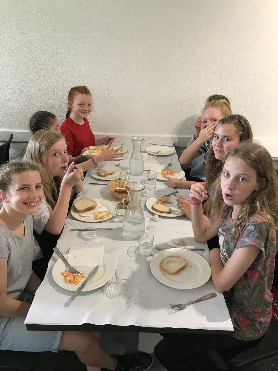 hhsmfl's tweet photo. Enjoying our evening meal! #HHSinFrance https://t.co/qjO101f7aP