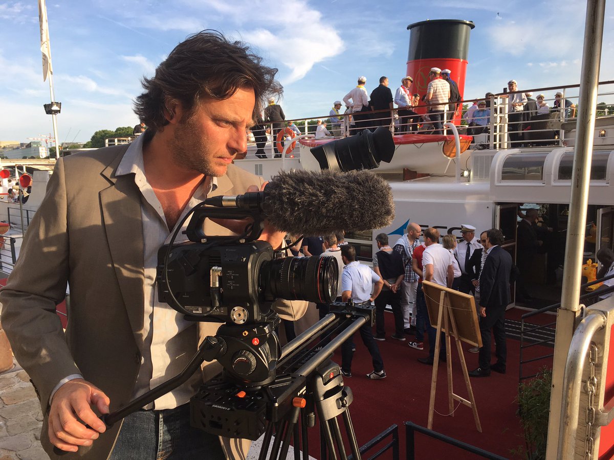 FirstdraftM's tweet photo. Shooting : la croisière s'amuse ! @SCC_info party #KOSCC https://t.co/yInFvp4ApX
