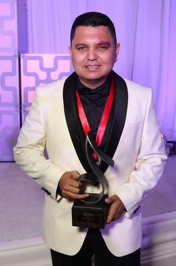 LasSuper20's tweet photo. El premio al Compositor del Año por cuarto año consecutivo ha sido para el renombrado productor y compositor @luciano_luna_ #PremiosSESAC https://t.co/hW7GBNXgyL