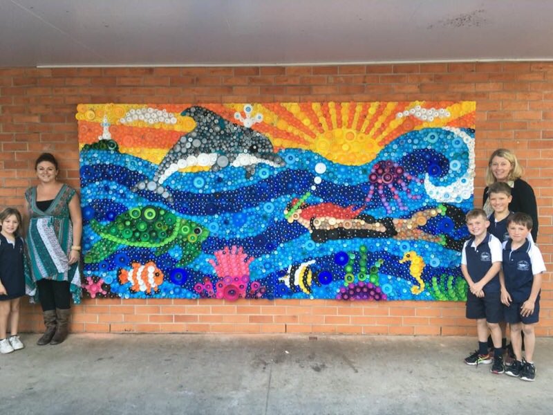 lindaducksbury's tweet photo. Stunning. Creative recycling to the extreme. 3500 plastic lids. #WorldOceansDay #fromlidtoart #sandybeachpublicschool https://t.co/JPgeUhvtHt