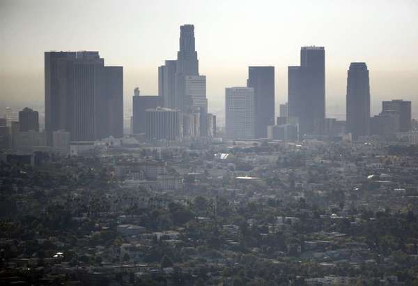 CaliforniaDTSC's tweet photo. #Greenhouse emissions fall for another year in #California https://t.co/jY7APqfA5K https://t.co/Uxq7wBy7Hc