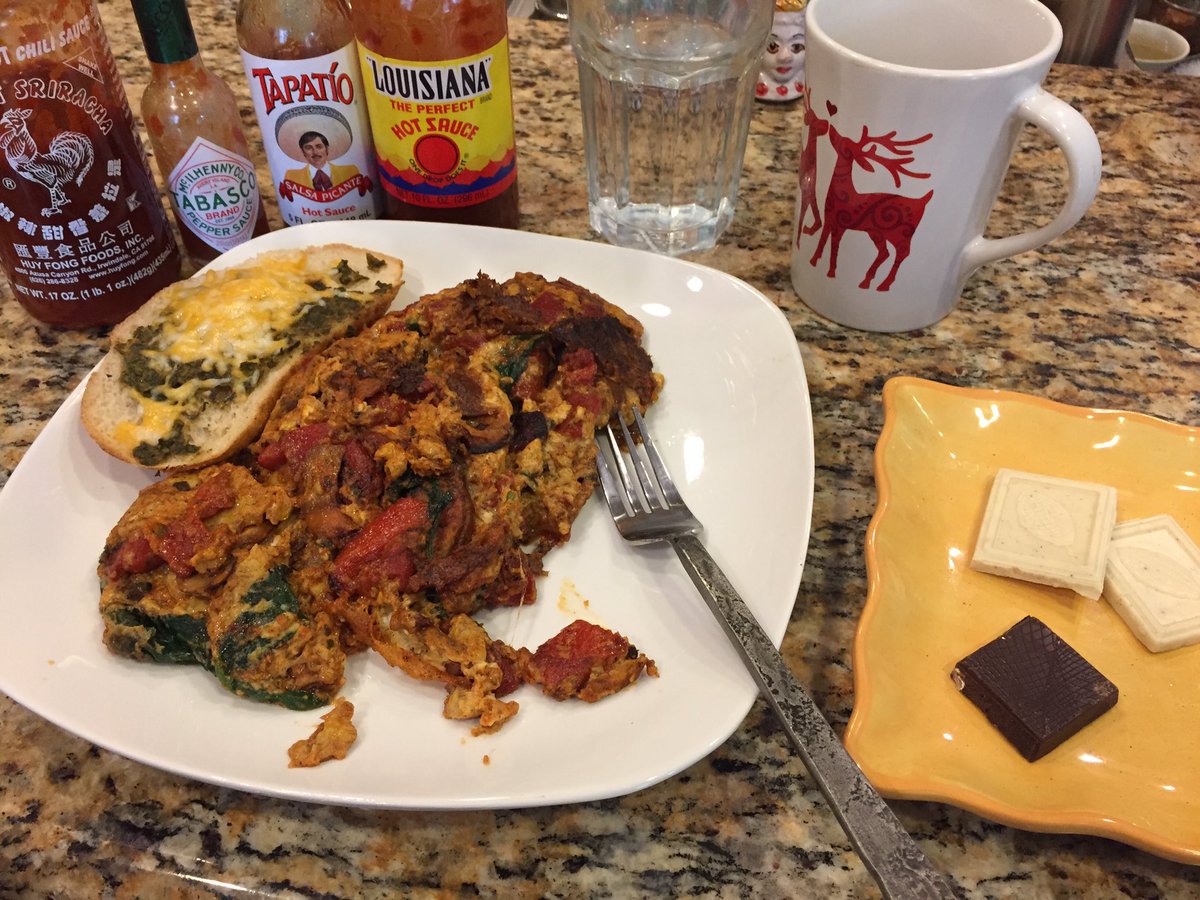 giannimagna's tweet photo. Vegans beware, you're in for a scare! 👻😛🍳🧀 #eggu #pesto #havarti #brunch #ispilledthepaprika #thereissomuchpaprikaeverywhere https://t.co/zGybz5o0yQ
