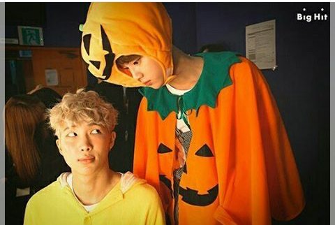maydaymoor's tweet photo. Джин: ох*есть, как они похожи на рамён
РМ: ...
#BTSWEEKRAPMONSTER
#btsweekjin
#BTSWEEK
#BTSで妄想
#BTSforVMAs
#BTSVMAs https://t.co/ORivCYCEuu