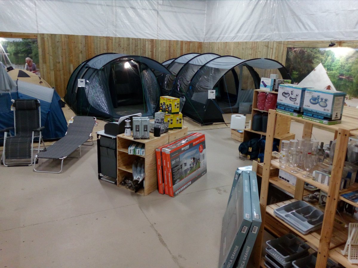 Van camper tot tent, van stoel tot barbecue, van lamp tot tv. Misschien verras je uw vader via Depolim Motorhomes hiermee.