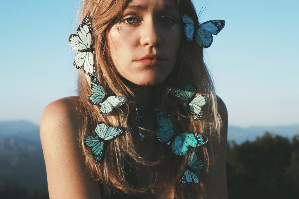☆☾ Introducing the new Sky Monarch Butterfly Clips and video interview with Hanger Shortage. wildandfreeblog.com/2017/06/08/sky…