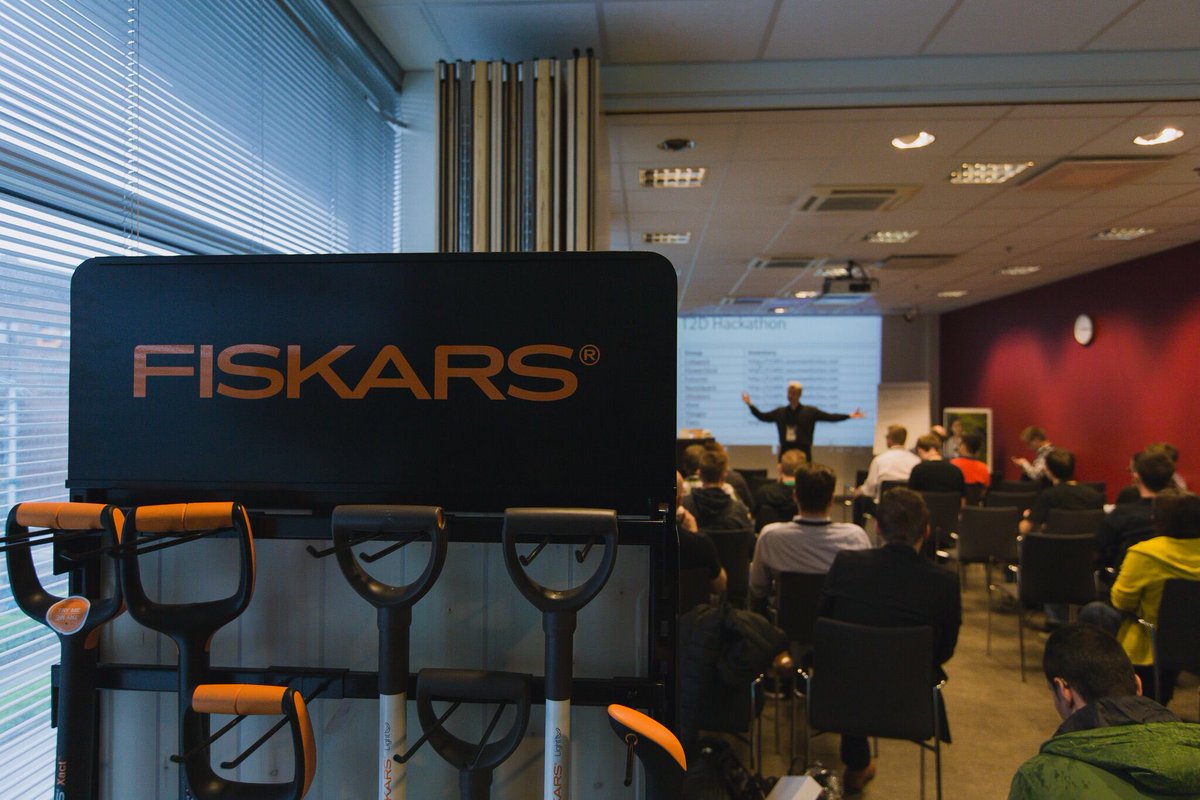 VuoriMik's tweet photo. Go team NanoSpark at Talking Plants_ with Fiskars @industryhack_ https://t.co/MUEw2eTAJa