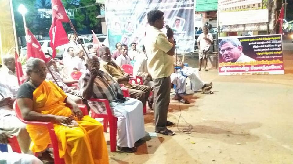 tncpim's tweet photo. #SitaramYechury யை தாக்க முயன்ற #RSS யை கண்டித்து சங்கரன்கோவிலில் #CPIM ஆர்ப்பாட்டம் #StandWithYechury #RSSAfraidofCPM https://t.co/Ly2pJWidwf