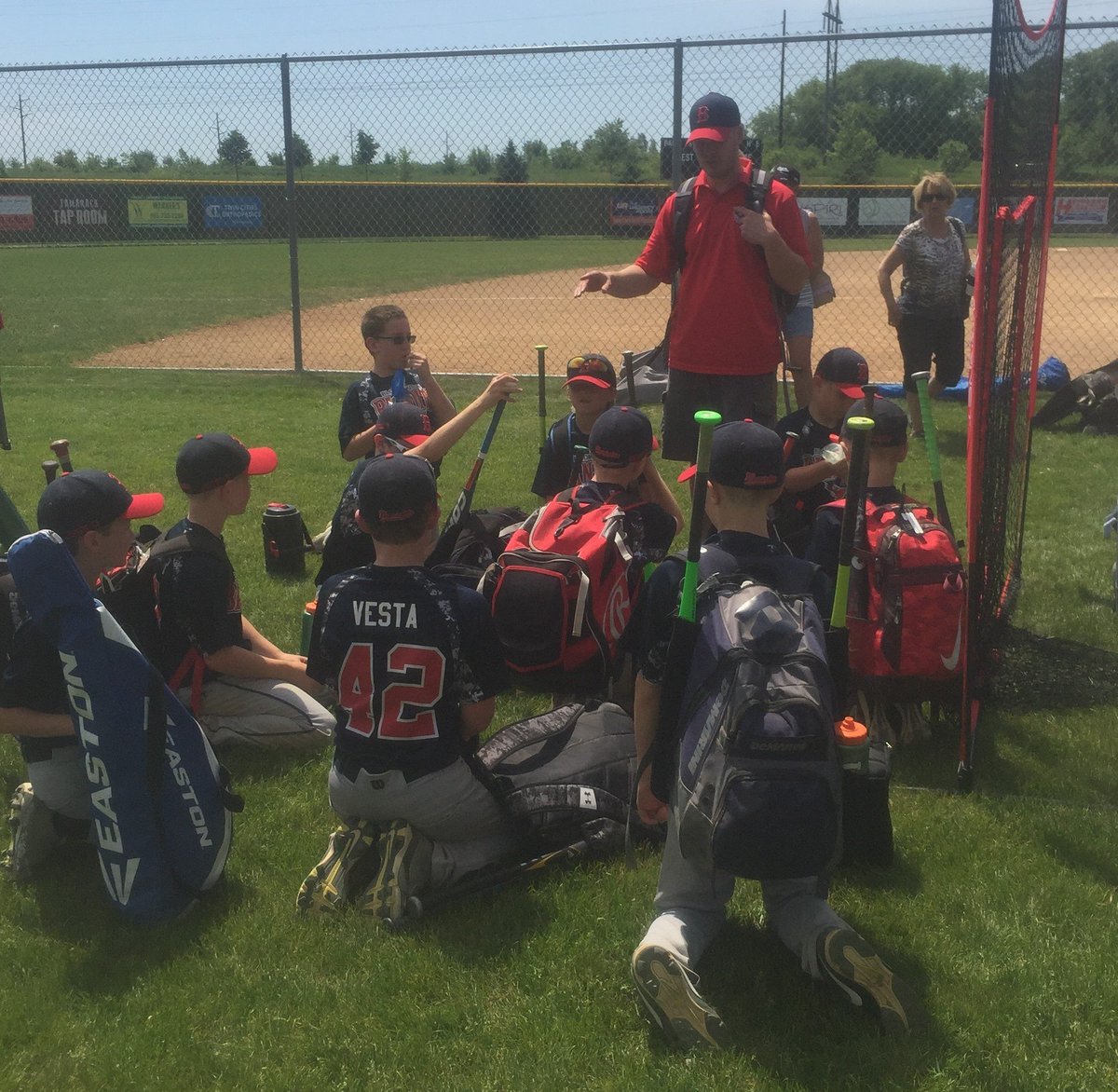 BanditsBTBA's tweet photo. 10AA getting some pre-game instruction at the East Ridge tourney. They made it out of pool play and into the bracket! #GoBandits https://t.co/RUA7pSvdgS