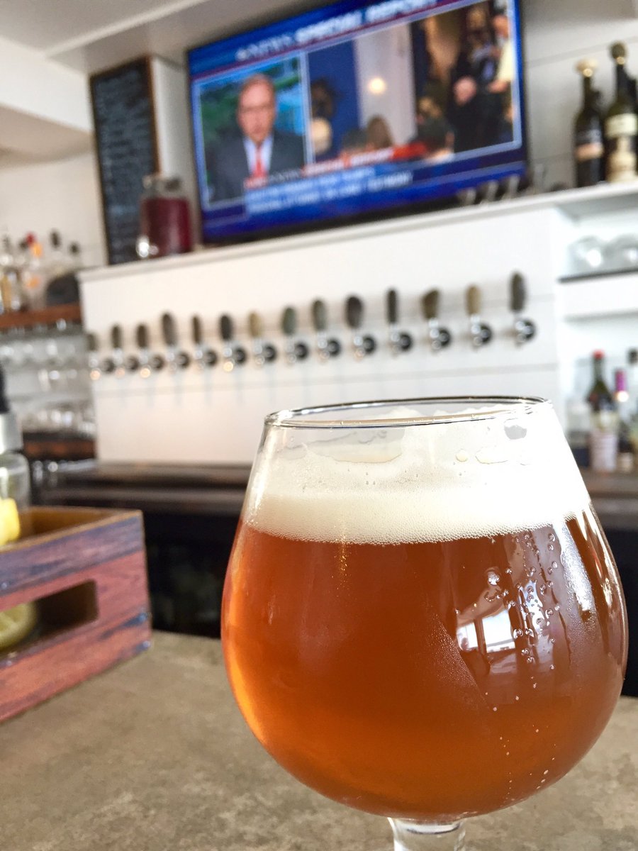 Drinking Simmer Down! Perfect beer on this beautiful day ☀️🍺👏🏼