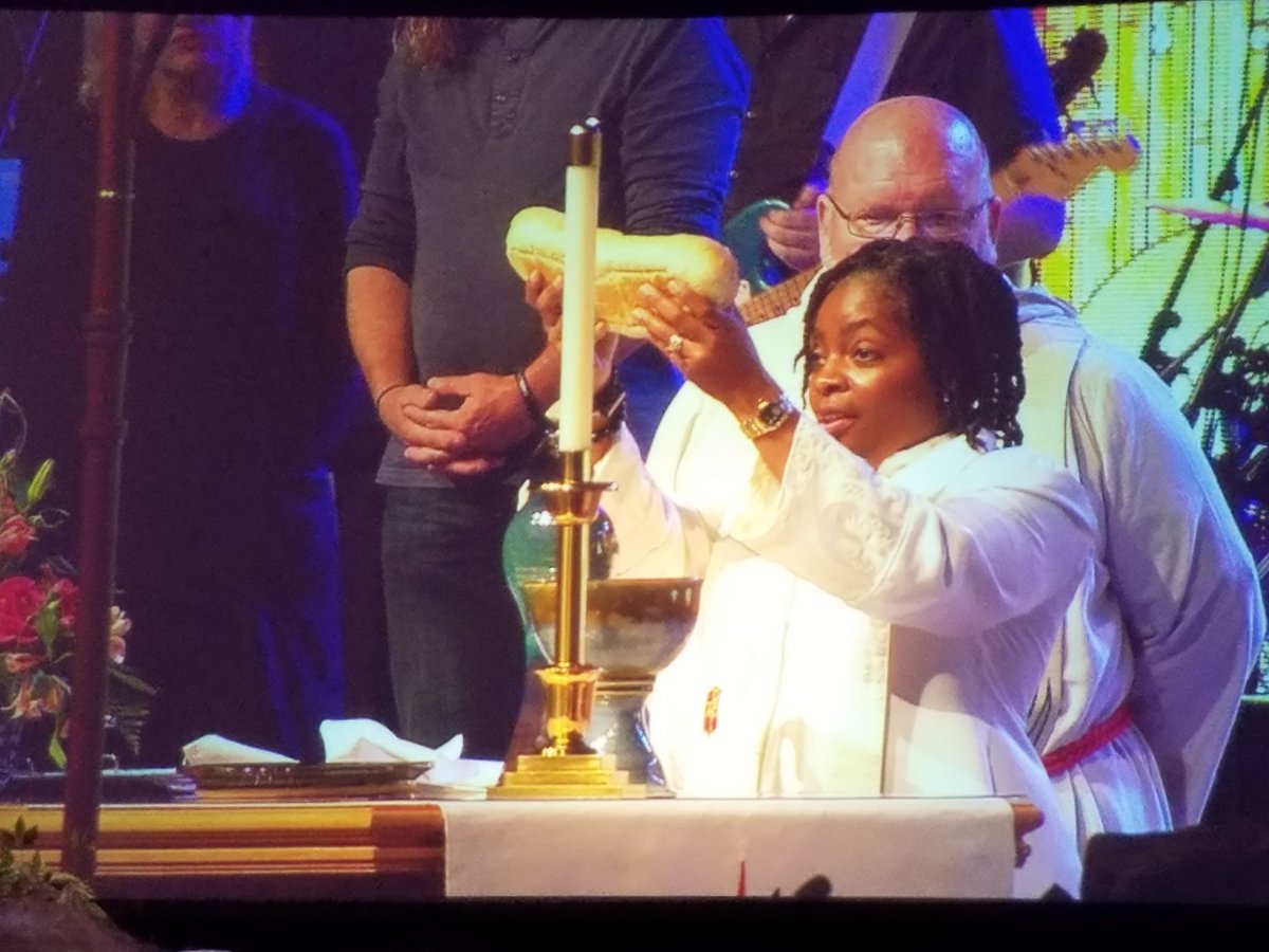 KirkARexford's tweet photo. Our Bishop ROCKS!  She declares Grove City College a love zone! #WPAUMC17 https://t.co/W0HE1gO8h8