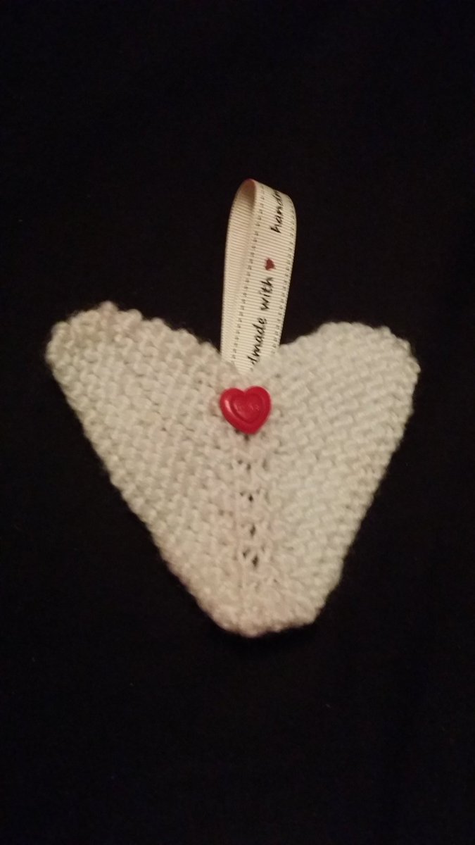 DisappearingDi's tweet photo. My Daughter and Granddaughter picked up this heart for me in Manchester #aheart4mcr what an amazing idea. Ldn are doing it too, passthelove💜 https://t.co/sRHGAuoxA6