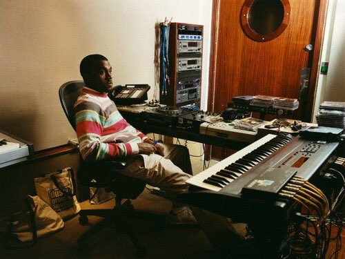 OnlyHipHopFacts's tweet photo. To write songs, Kanye West plays a beat on repeat while online, watching a movie or looking at fashion &amp; rattles off a freestyled verse. https://t.co/ytb4gvMsTn