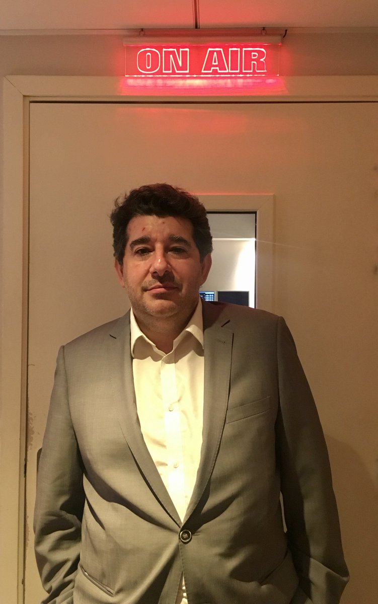 LaCuriositeRTL's tweet photo. Quel est le rôle de la Première dame ? Yves Derai, rédacteur en chef du @LeParisienMag nous répond sur https://t.co/PagkT3iBlf https://t.co/fuKOC2sCwl