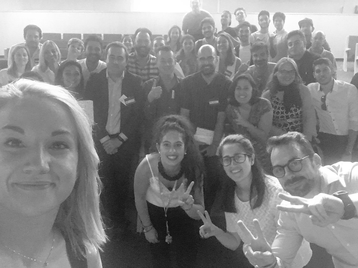 TechExpConf's tweet photo. Cansadas pero felices! #TechHugs #TechValencia https://t.co/2v1sRGDNab