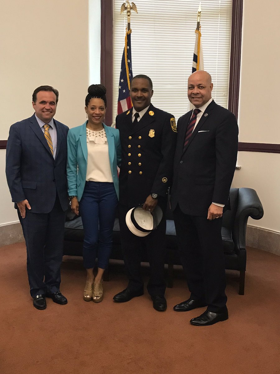 CityOfCincy's tweet photo. Roy E. Winston has been appointed the Fire Chief of @CincyFireEMS. He has served as Interim Chief since last April. https://t.co/WXPFYsRKev