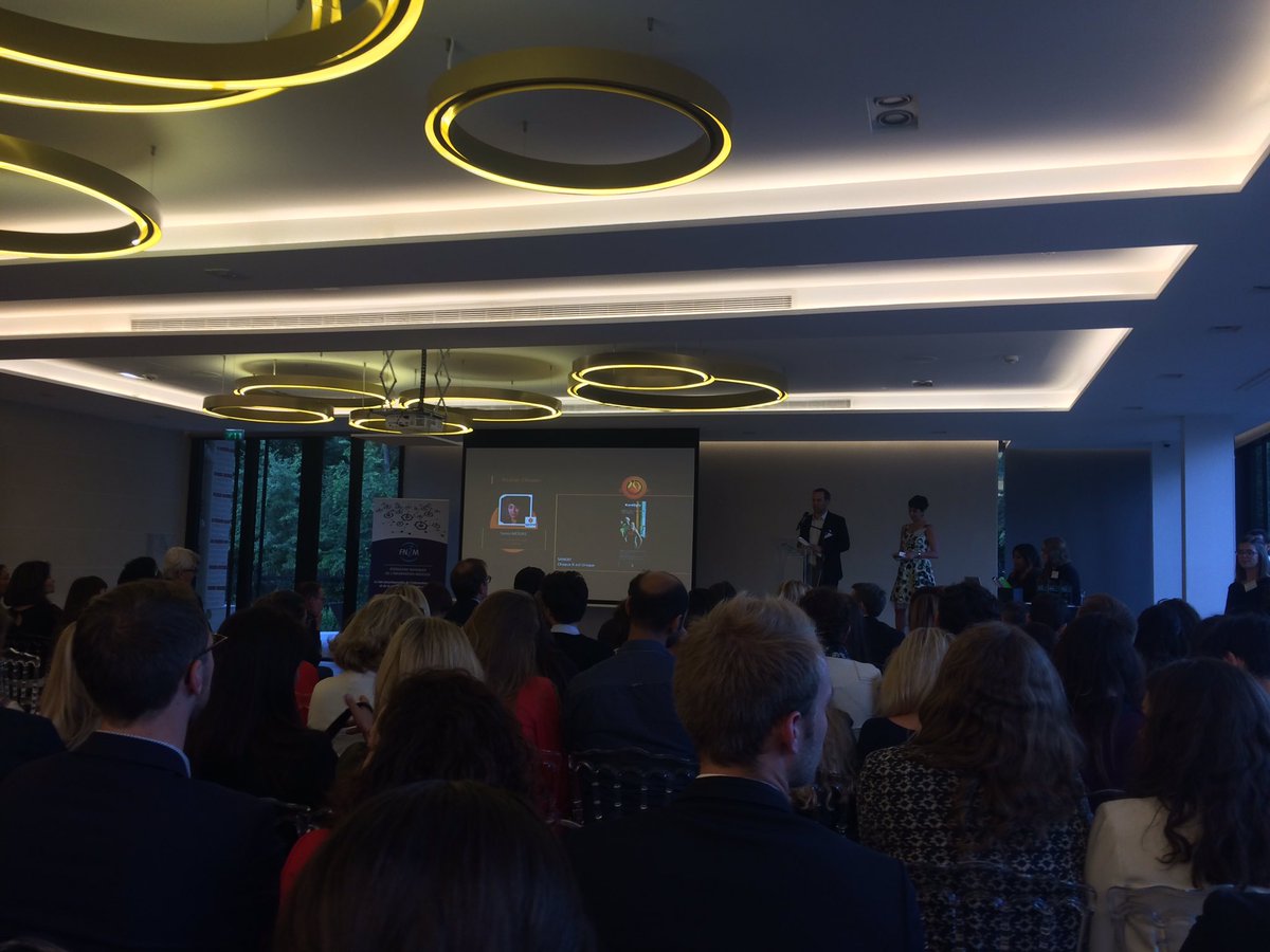 ePharmaphie's tweet photo. La 28ème nuit des caducées, souvenirs souvenirs @ESCPeurope 
#lescaducees https://t.co/1ahMaymXhD