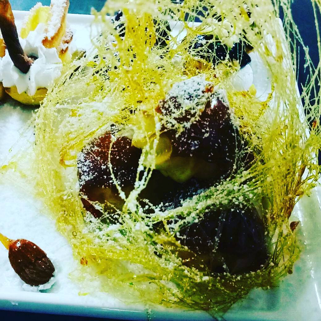chefpsbrar's tweet photo. Choux paste-choux(cabbage)  has consistency between dough and batter used for both savoury and desserts.(steam) #iihm #6seasonfoodblog https://t.co/yjV5ckMiwV