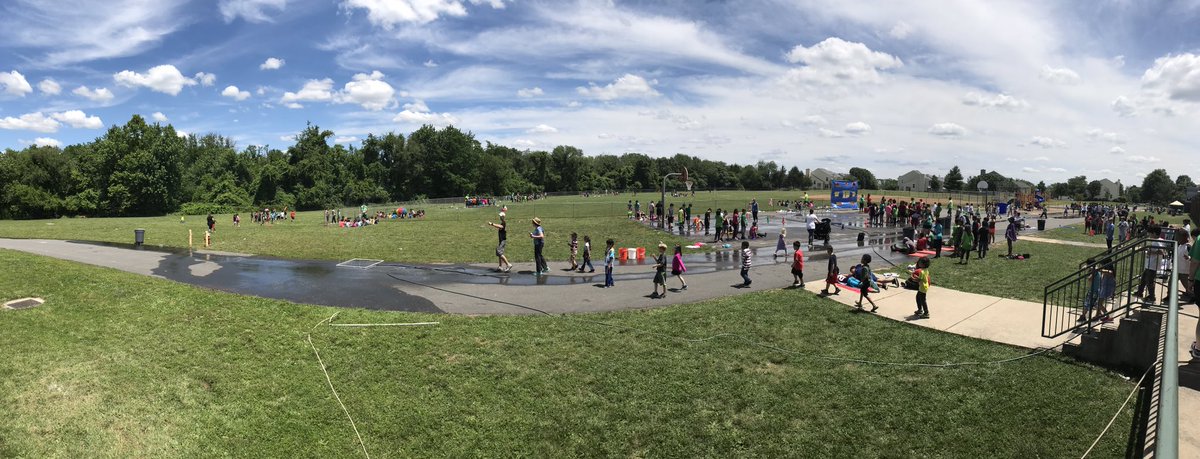 Classroom1RRD's tweet photo. An amazing #FieldDay at @RRD_LCPS!  Thanks to everyone who helped create such a fun day for our students!  #rrdfieldday2017 https://t.co/jlFTuRGuv8