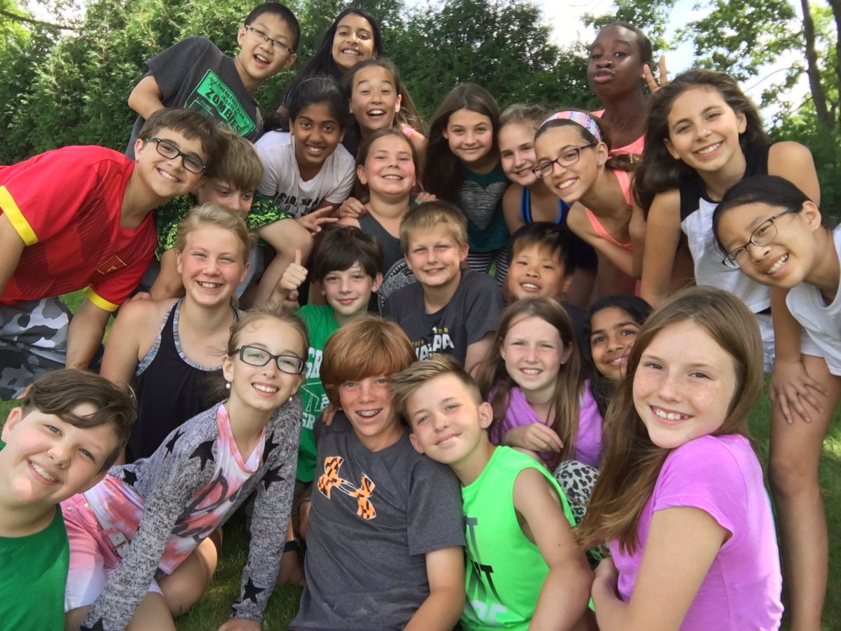 MrsRay5thGrade's tweet photo. In this classroom we do learning&amp;laughter. We take on challenges. We make mistakes &amp; try again. We show support&amp;give forgiveness. #gwgreats https://t.co/WMzcahXdRK