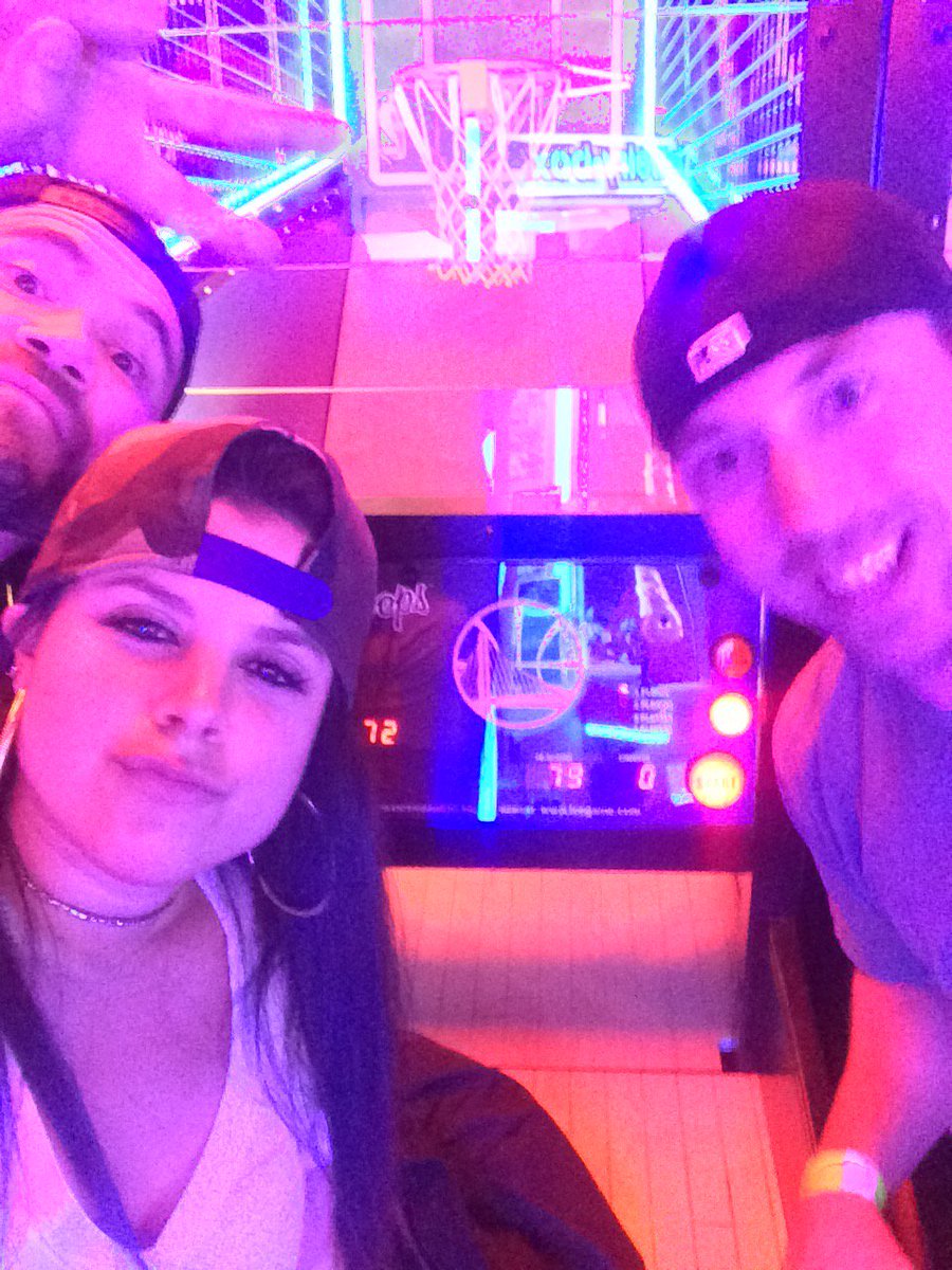 JB_TwoFour's tweet photo. Damn, my bitch mean #heemteam #buckets #highscore https://t.co/N0hHDOySUX