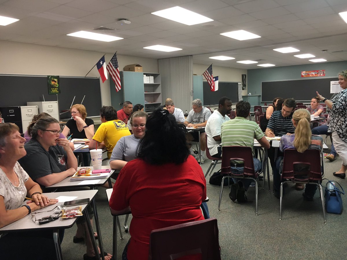 MMStutts11's tweet photo. #mathtrivia at #KALM2017 Great way to end our second annual secondary math conference! https://t.co/jaDDyxTwKU