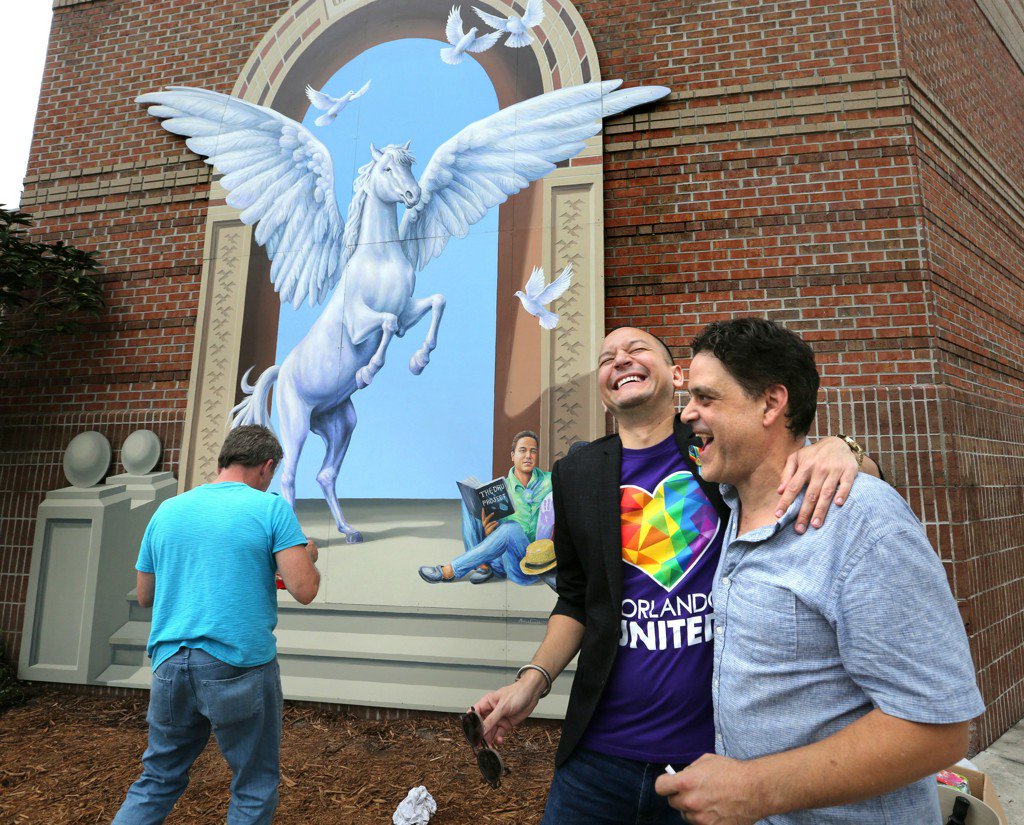 UCF students honor Pulse victims with art, messages of love thesent.nl/2sk7a8G