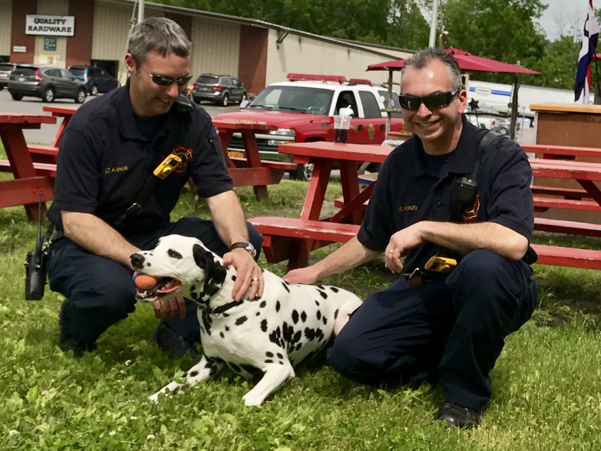CHEXdotTV's tweet photo. Thanks for hanging out w/ ME this afternoon Saratoga Springs Fire Department !! @saratogacom @SaratogaChamber @SaratogaEDC @SparkSaratoga https://t.co/NzmkBdEdFP