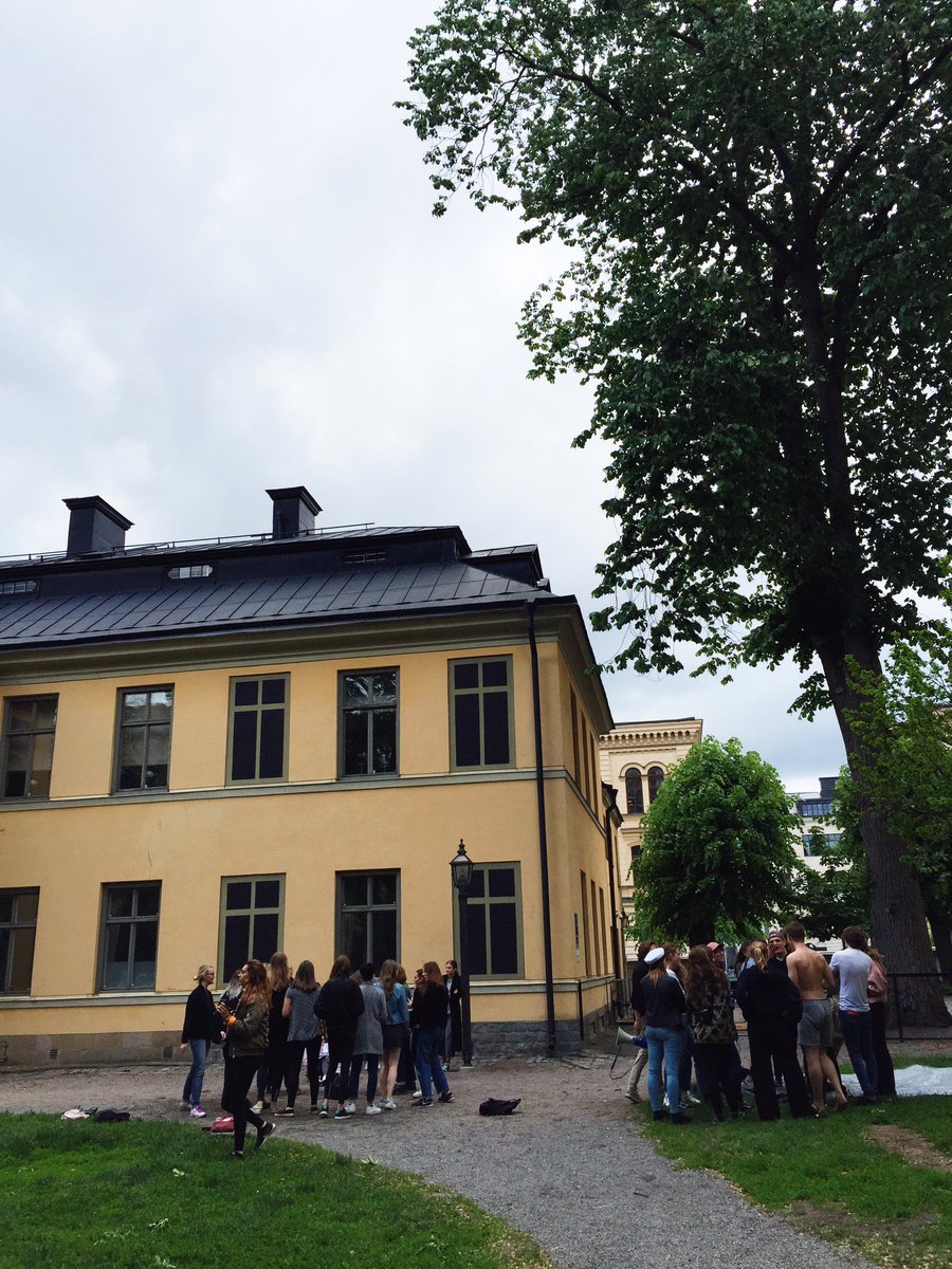 KSGelevkar's tweet image. tack för en fin utspark idag! lycka till imorgon alla treor, vi önskar er den bästa möjliga studenten!!! 💫✨🌟🎓