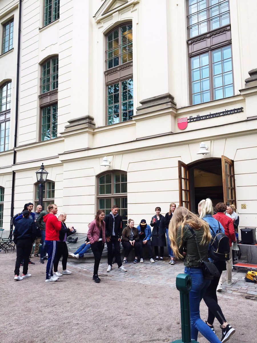 KSGelevkar's tweet image. tack för en fin utspark idag! lycka till imorgon alla treor, vi önskar er den bästa möjliga studenten!!! 💫✨🌟🎓