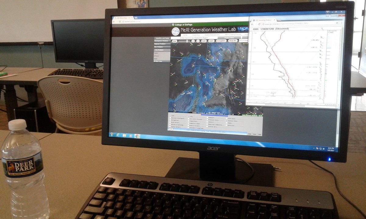 anvilcrawlerwx's tweet photo. When class is over but you stay late because you're waiting for storm initiation...even though they'll be 1,000 miles away. #GotNothingToDo https://t.co/9YZgS7SvPM