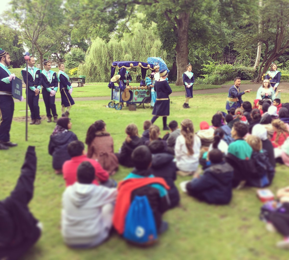 MissScott007's tweet photo. Year 5 and 6 completely absorbed by Shakespeare. What a joy to behold! 😁🎭 https://t.co/Q78lUCKhD8