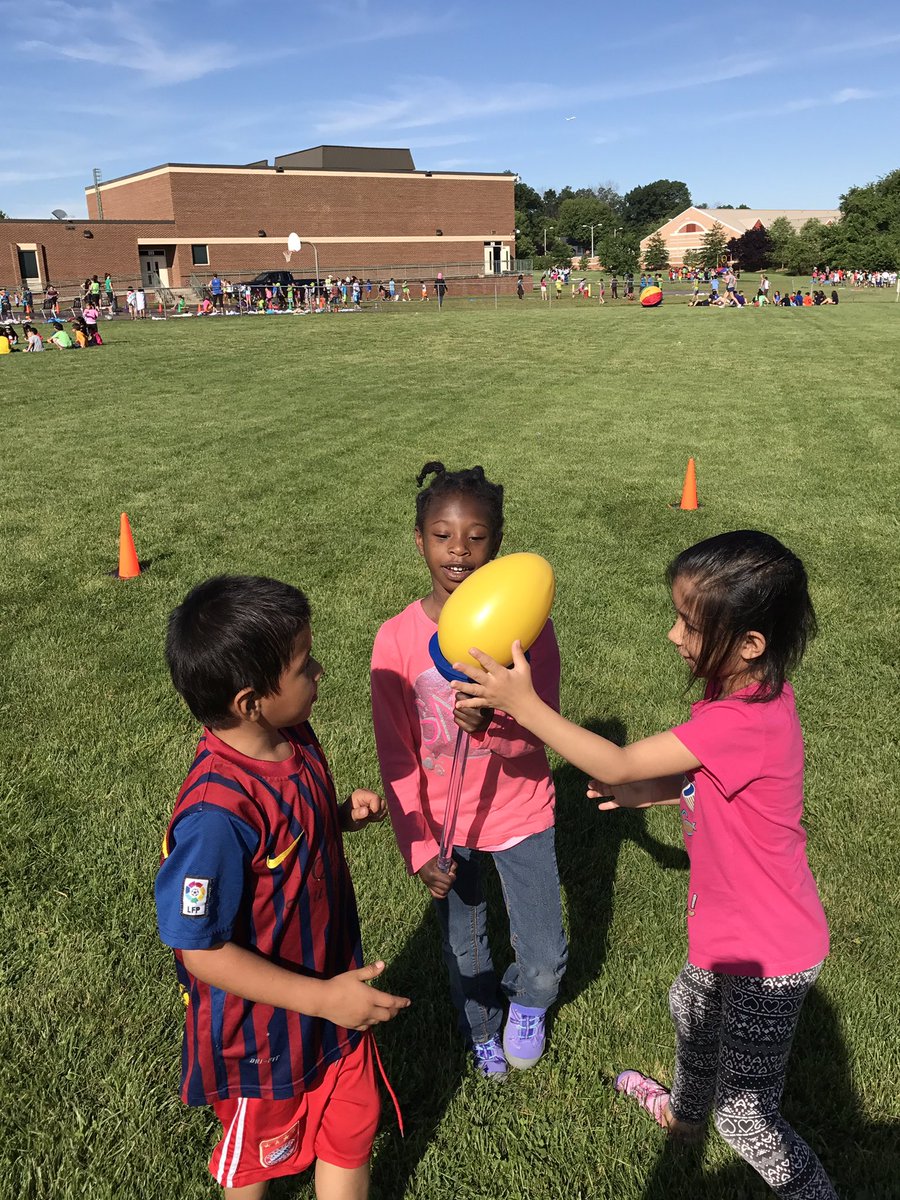 Classroom1RRD's tweet photo. Field Day fun with Kindergarten! #rrdfieldday2017 https://t.co/qlb6VqUvjx