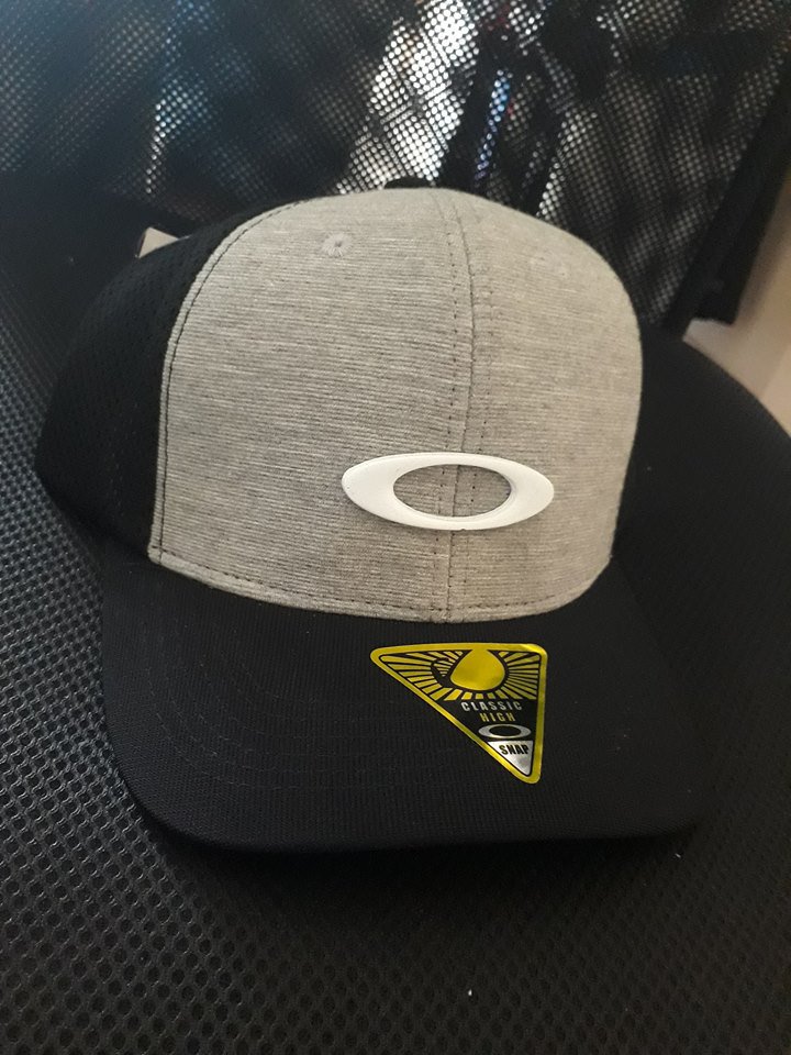 outletsalerj's tweet photo. #tommyhilfiger #Oakley #newscap https://t.co/zZm08Ax0st