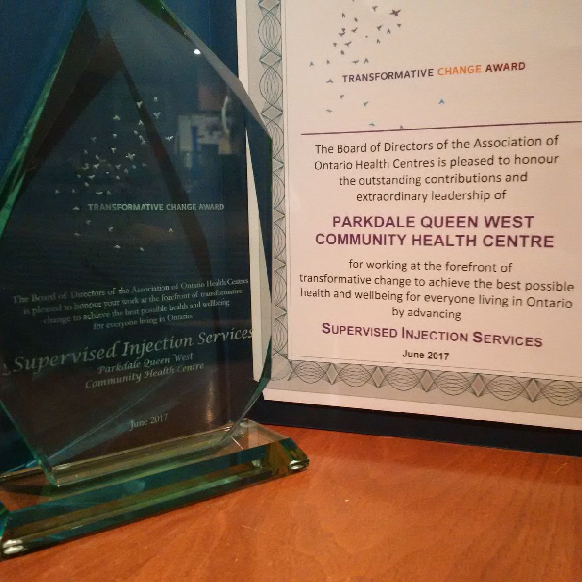 QueenWestCHC's tweet photo. Parkdale Queen West CHC was honored to be presented with AOHC's Transformative Change award #transformativechange @ #aohc2017 #harmreduction https://t.co/gLJHxCXcQw