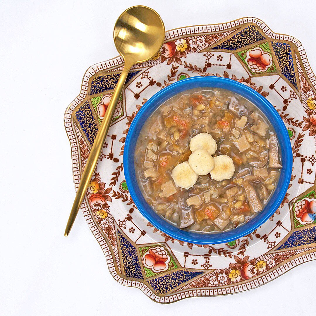 sdvisual_'s tweet image. Hot soup on a cold rainy day is just what we need!🌧 #raincouver #soupday #productstylist #productstyling