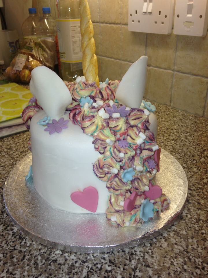 ThatSassyRider's tweet photo. @IssyCarlill @merrigo_round @TaraPunterPR @happyhooves83 @JerryBerryPony @BJE_Equestrian @hanrosephotoart @ctsilversea @browbands1 @chiefchemopony @MyHorseBoxUK #unicorn #rainbow #cakehour #riderhour π€£ I'll stop now https://t.co/TtDQBwDuVO