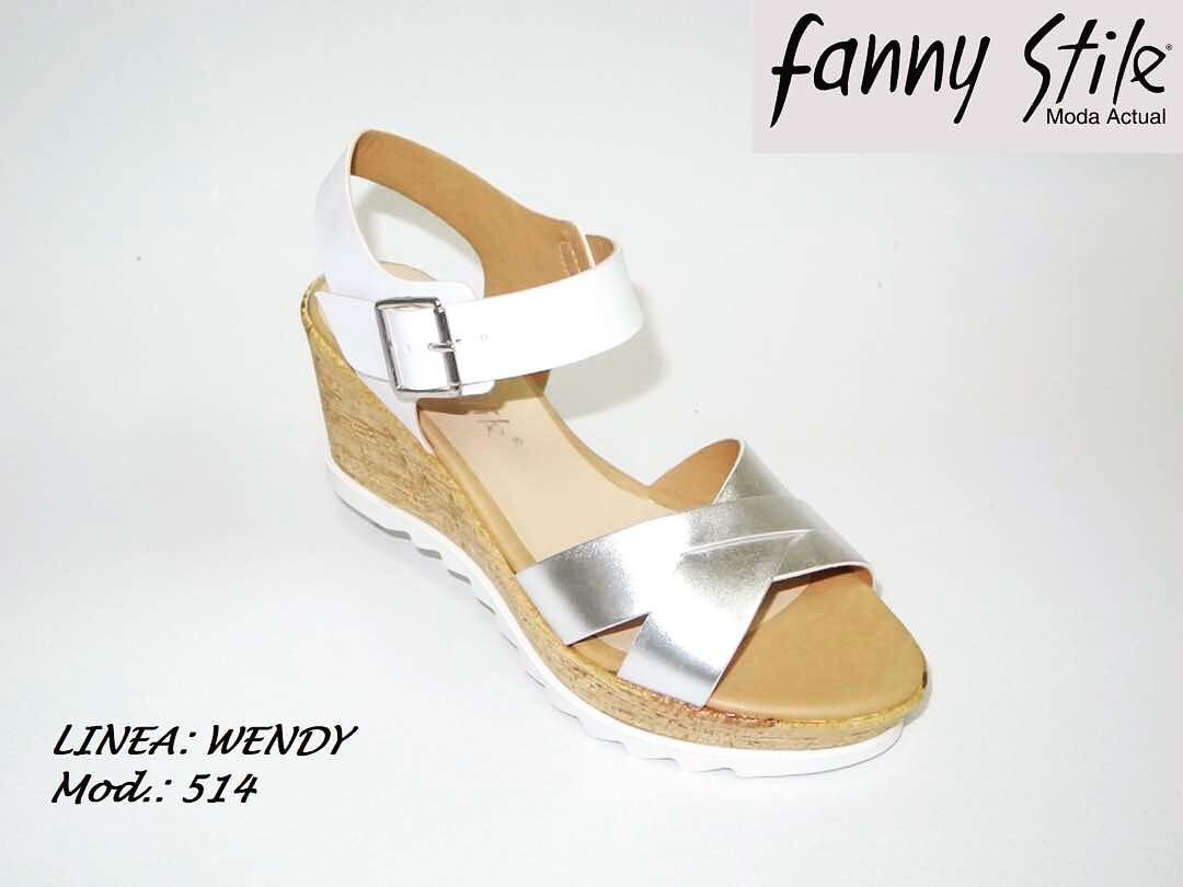 grupoilmerletto's tweet photo. #GrupoILMerletto ¡Siempre a la moda! #FannyStile #ILMerletto #CCArca #Av20 #CCLlanoMall #ServiciosILM #VentasOnLine #EnvíosATodoElPaís https://t.co/YsDcEimTHF