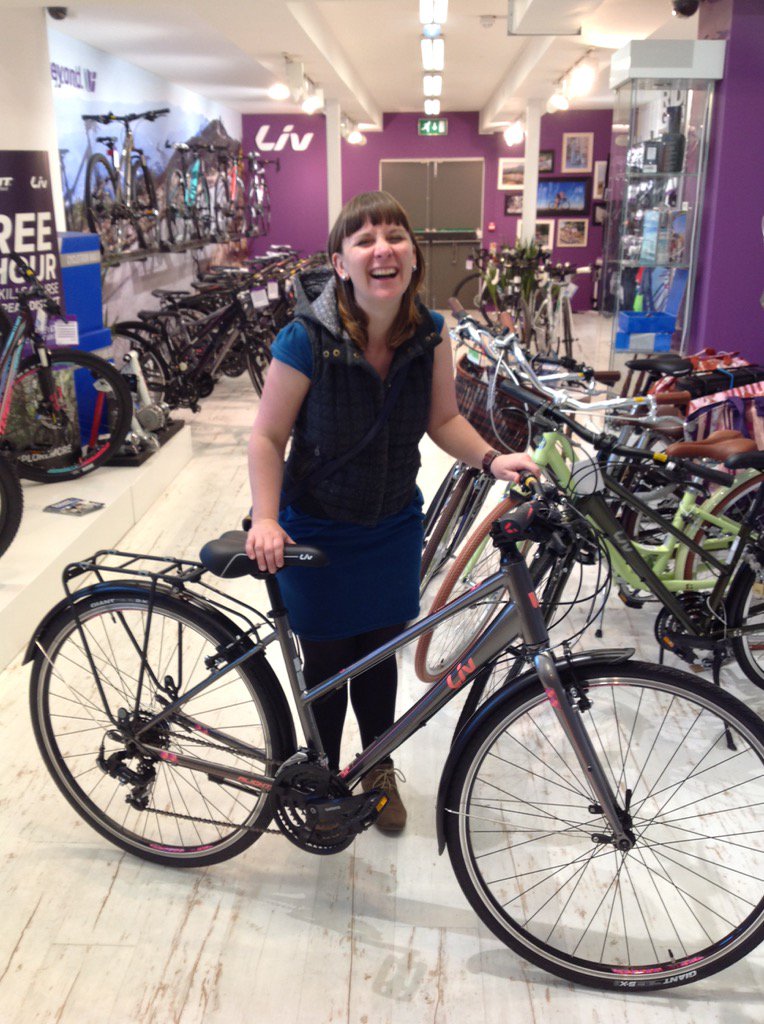 GiantSheffield's tweet photo. Morweena takes #newbikeday happiness to a whole new level! Posing with her @LivCyclingUK #Alight3City https://t.co/zceW7JXObF
