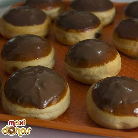 MaxiDonas_ve's tweet photo. Tarde de #ChocoArequipe con. Tu #MaxiLover 💑🍩🍫😋
#MaxiDonas
#NoSonDonasSonMaxiDonas https://t.co/qFFI6zkbxl