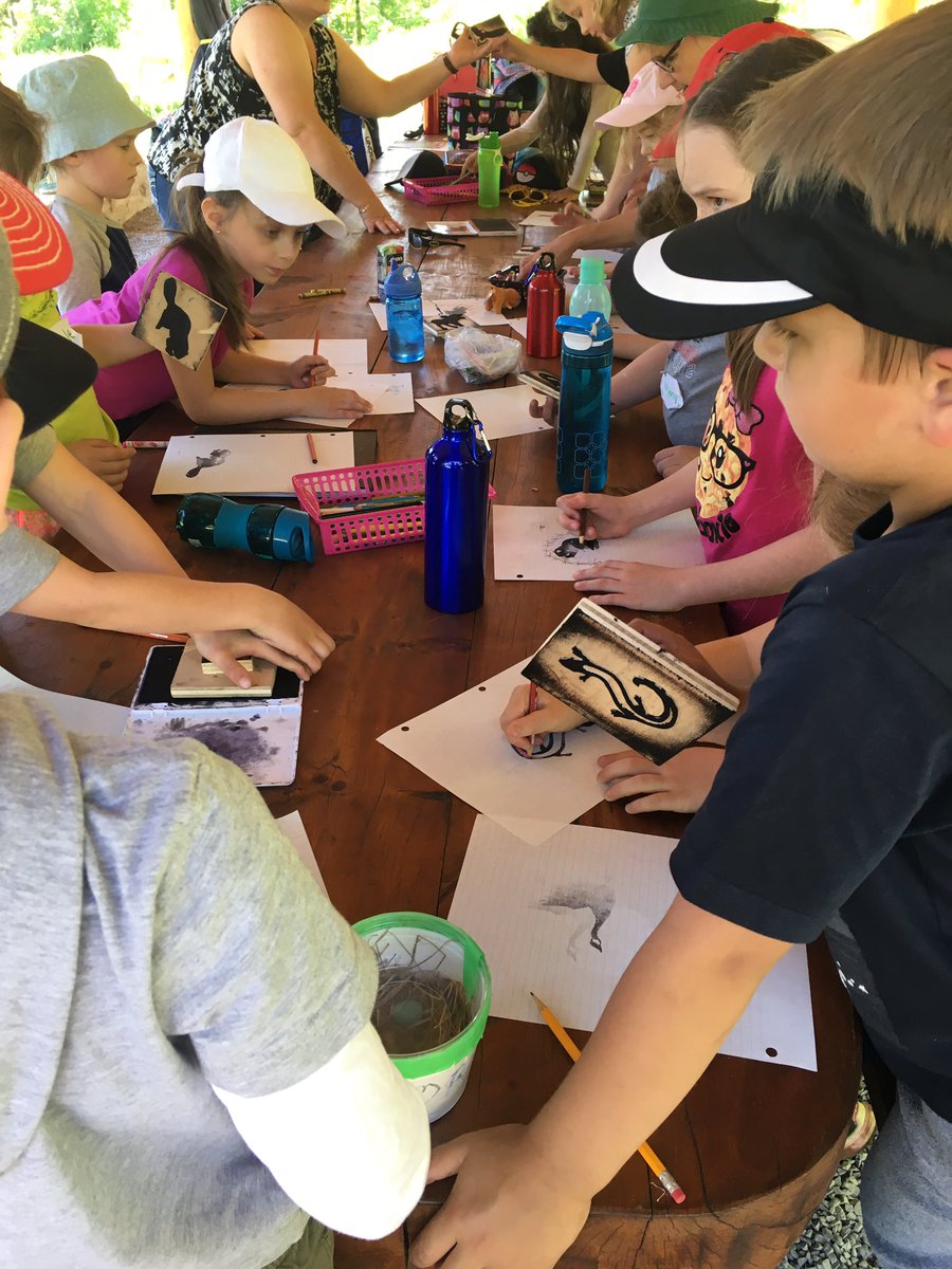 MrsBPineview's tweet photo. Some more fun activities throughout the day! #outdooreducation #nature #science #animalclassifications #liviningthings https://t.co/0cKiTjVj1Q