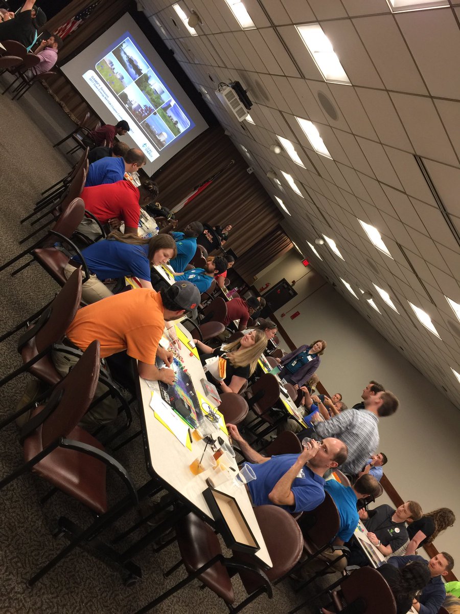 MariaMAvila11's tweet photo. Fun table games with Science! @DE_AnneRone #DENCC @NA_YGN https://t.co/NnqN01hjdU